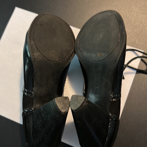 ⭐️ Sale ⭐️ Black heel booties size 8.5 - Picture 7 of 9